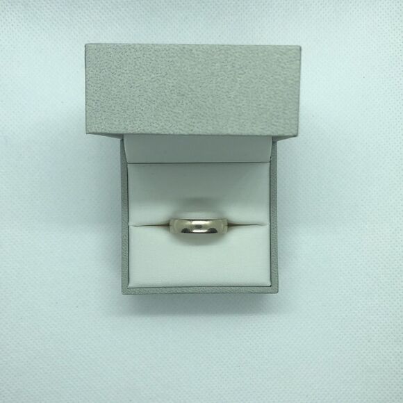 💛 10k White Gold Plain Wedding Band - Picture 1 of 5